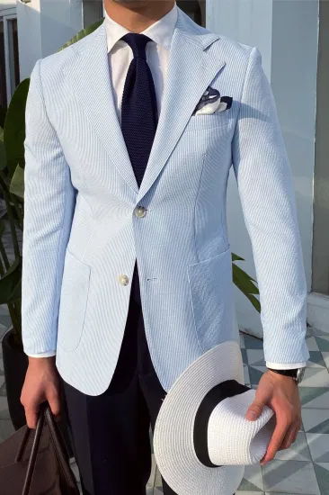 Мужской костюм-тройка в деловом стиле в тонкую полоску, приталенный пиджак с зубчатыми лацканами